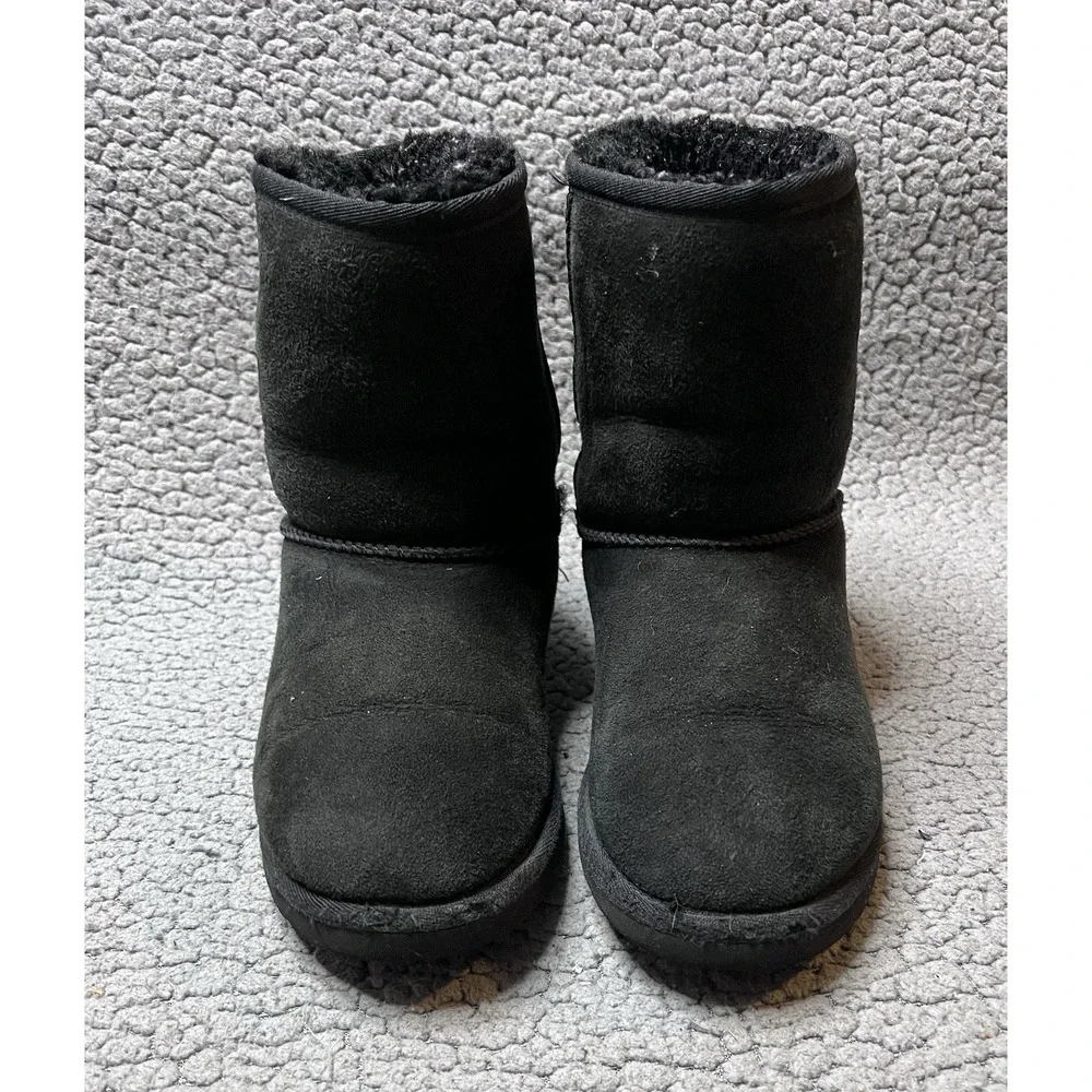 UGG Classic Short II Boots Big Girls Size 3 Greenish Black Color
